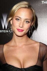 Nora Arnezeder